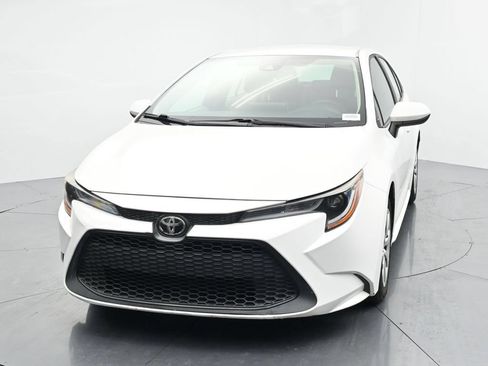 Used 2021 Toyota Corolla LE FWD image 3