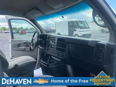 Used 2015 Chevrolet Express 3500 RWD image 25