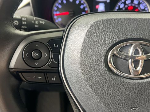 Used 2020 Toyota RAV4 XLE Premium image 17