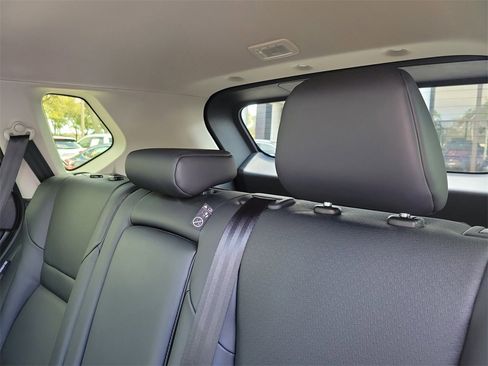 Used 2024 Nissan Rogue SV w/ SV Premium Package image 13