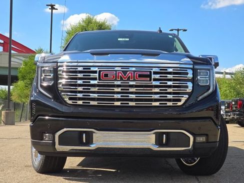 New 2026 GMC Sierra 1500 Denali w/ Denali Reserve Package AWD/4WD image 16