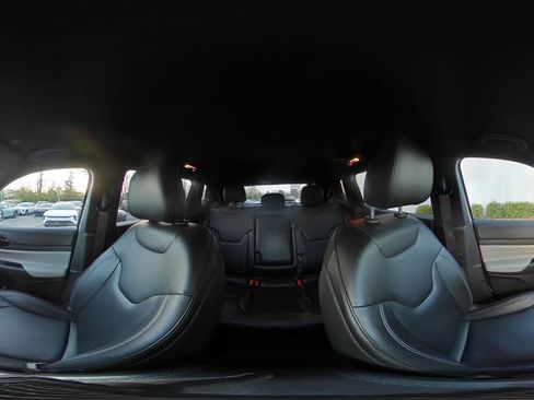 Used 2025 Jeep Compass Limited image 41