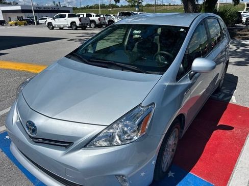 Used 2014 Toyota Prius V Three FWD image 2