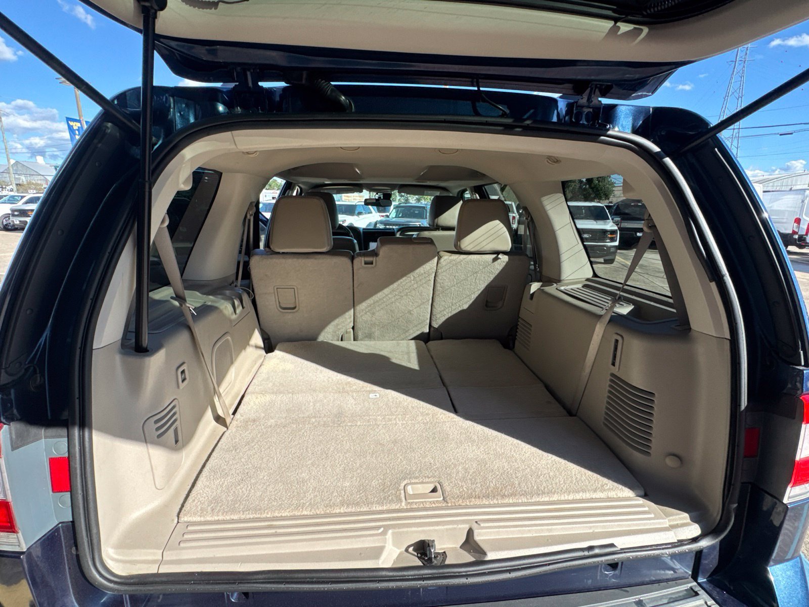 Used 2017 Lincoln Navigator Select RWD image 35