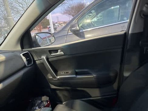 Used 2017 Kia Sportage LX image 3