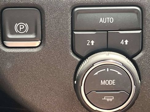 Used 2022 Chevrolet Silverado 1500 LT AWD/4WD image 32