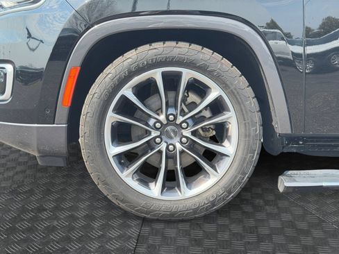 Used 2022 Jeep Wagoneer Series III w/ Premium Group I AWD/4WD image 16