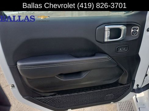 Used 2022 Jeep Wrangler Unlimited Sahara AWD/4WD image 23
