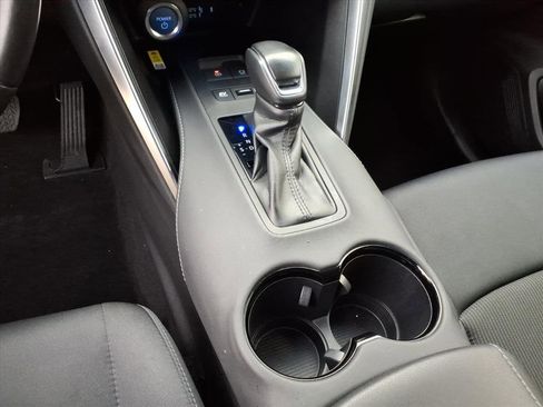 Used 2022 Toyota Venza LE image 24