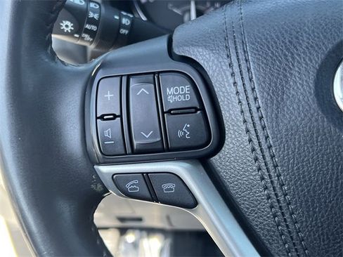 Used 2016 Toyota Highlander Limited image 27