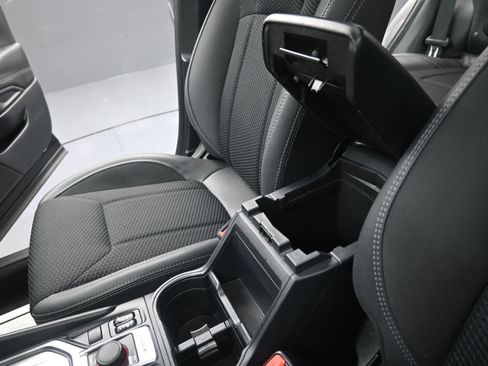 Used 2023 Subaru Forester Premium AWD/4WD image 32