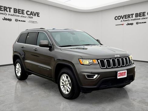 Used 2020 Jeep Grand Cherokee Laredo image 4