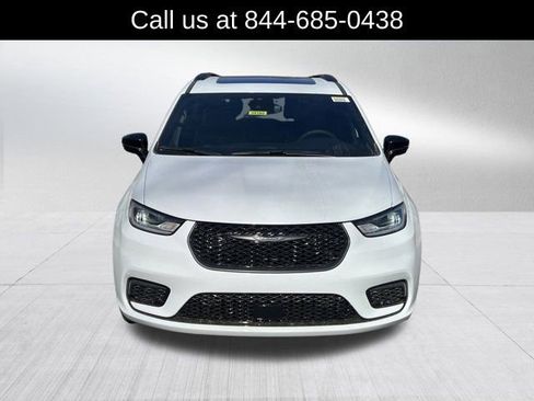 New 2026 Chrysler Pacifica Limited image 2