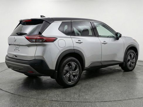 Used 2025 Nissan Rogue SV FWD image 9