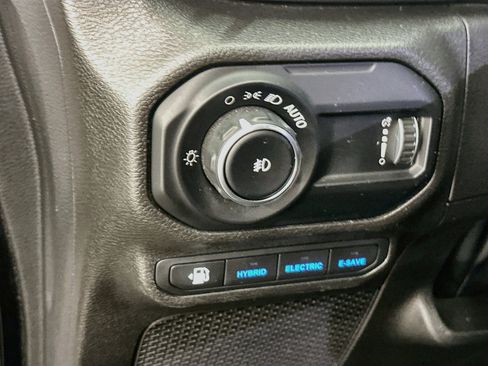 Used 2023 Jeep Wrangler Unlimited Rubicon 4xe w/ Cold Weather Group AWD/4WD image 17