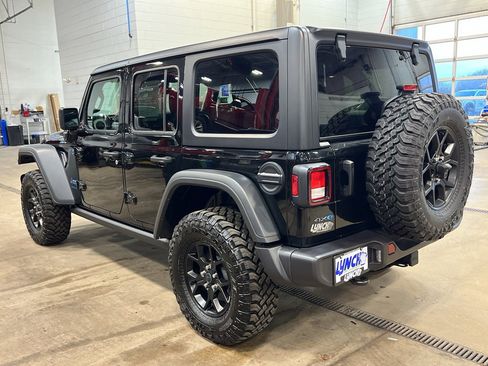 Used 2025 Jeep Wrangler Willys image 37