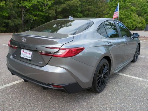 Used 2025 Toyota Camry SE FWD image 4