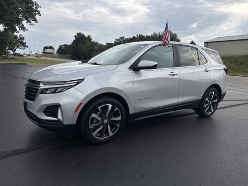 Used 2022 Chevrolet Equinox LT FWD image 2