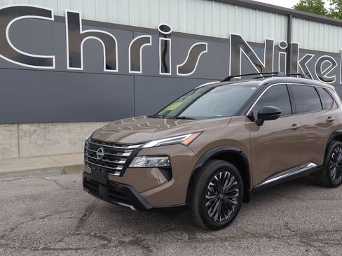 Used 2025 Nissan Rogue Platinum w/ Platinum Premium Package AWD/4WD image 1