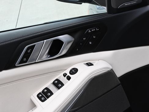 Used 2026 BMW X7 M60i image 28