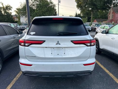 Used 2023 Mitsubishi Outlander ES AWD/4WD image 6