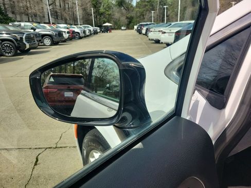 Used 2025 Chrysler Pacifica Select image 12