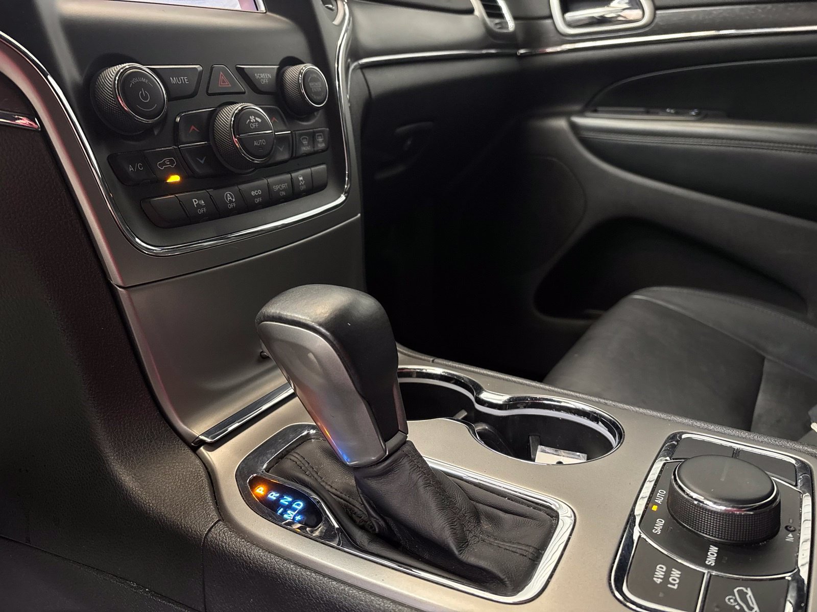 Used 2018 Jeep Grand Cherokee Limited AWD/4WD image 20