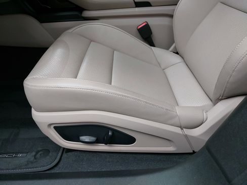 Certified 2022 Porsche Taycan image 31