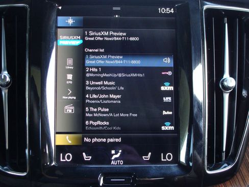 Used 2021 Volvo XC60 T5 Momentum w/ Premium Package AWD/4WD image 17