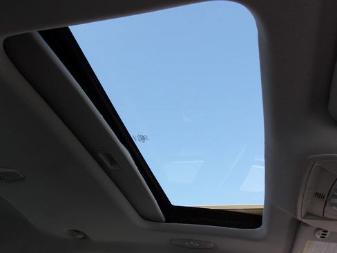 Used 2012 Ford Focus Titanium FWD image 27