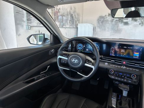 Used 2025 Hyundai Elantra Limited image 36