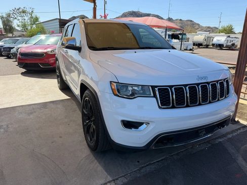 Used 2017 Jeep Grand Cherokee Limited AWD/4WD image 1
