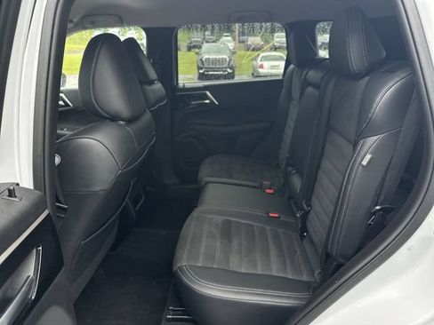 Used 2024 Mitsubishi Outlander SE AWD/4WD image 25