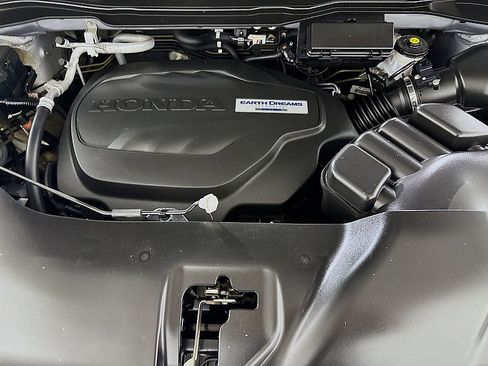 Used 2021 Honda Pilot Elite image 32