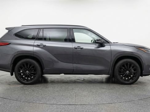 Used 2025 Toyota Highlander XSE AWD/4WD image 11