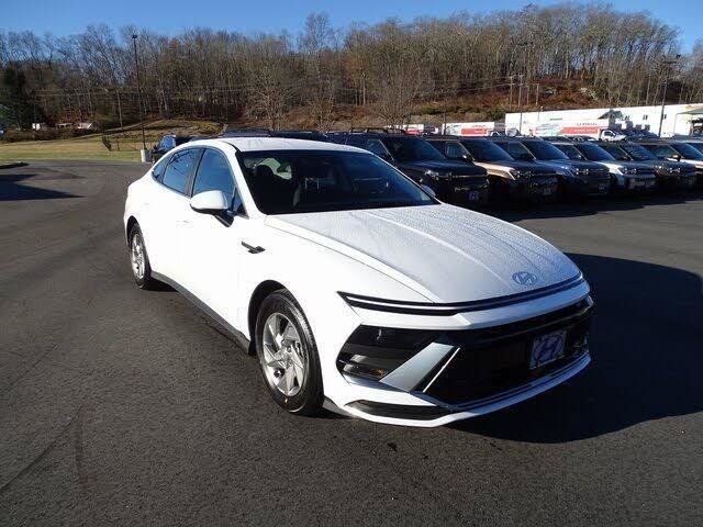 New 2026 Hyundai Sonata SE FWD image 1
