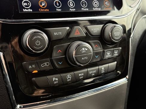 Used 2021 Jeep Grand Cherokee Limited image 19