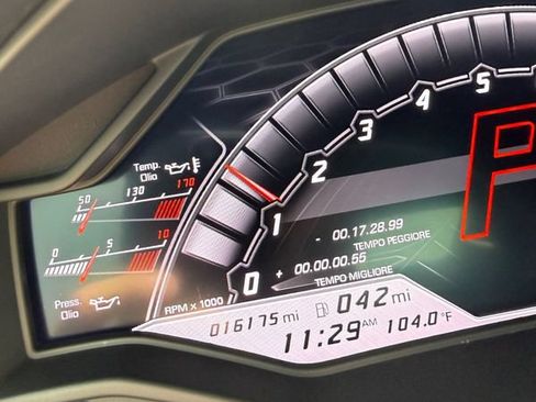 Used 2021 Lamborghini Huracan EVO RWD image 24