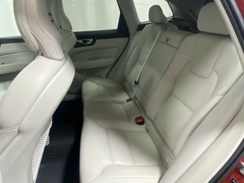 Used 2022 Volvo XC60 B5 Momentum w/ Climate Package image 14