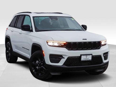 New 2025 Jeep Grand Cherokee Altitude image 2