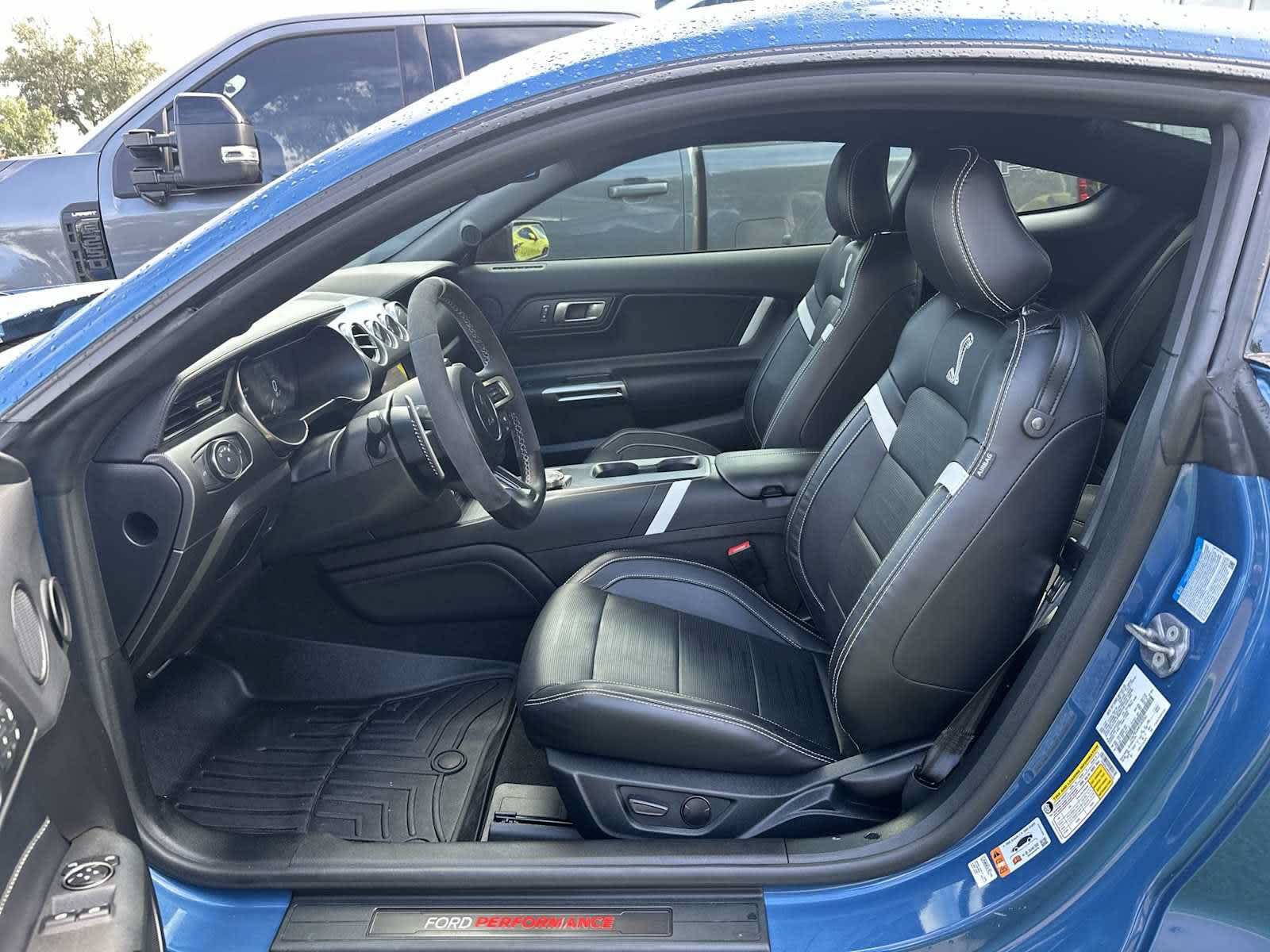 Used 2021 Ford Mustang Shelby GT500 w/ Technology Package RWD image 2