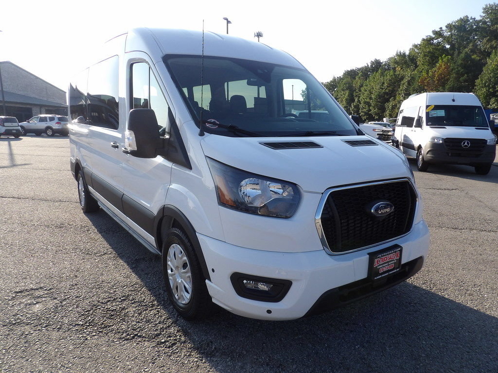 Used 2025 Ford Transit 350 XLT RWD image 11