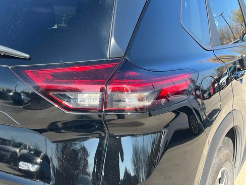 Used 2024 Nissan Rogue SV image 14