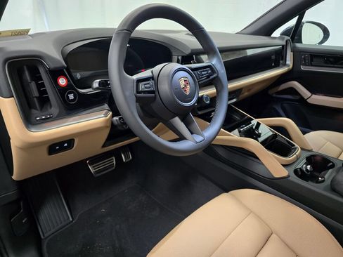 Certified 2026 Porsche Cayenne AWD/4WD image 4