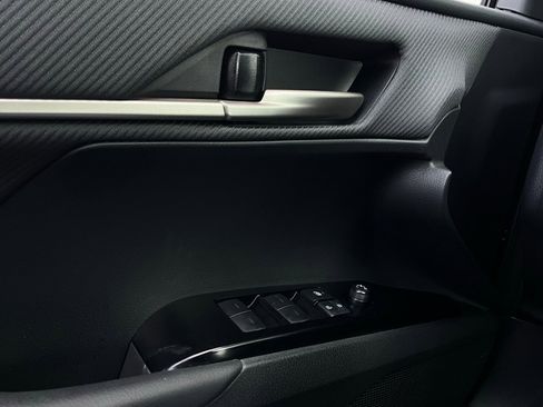 Used 2025 Toyota Camry SE image 21