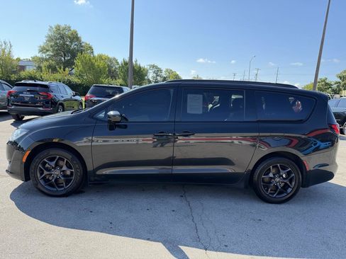 Used 2018 Chrysler Pacifica Touring-L Plus FWD image 6