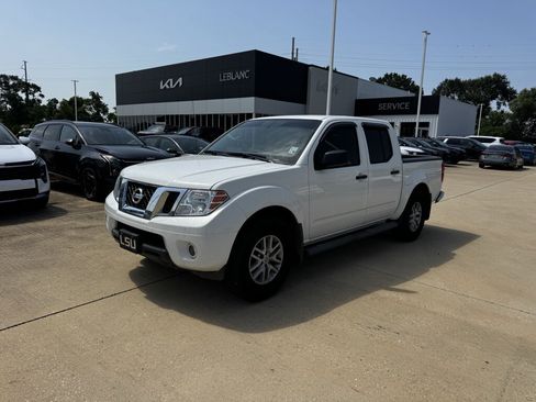 Used 2019 Nissan Frontier SV RWD image 2