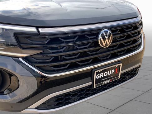 Used 2024 Volkswagen Atlas Cross Sport SE FWD image 30