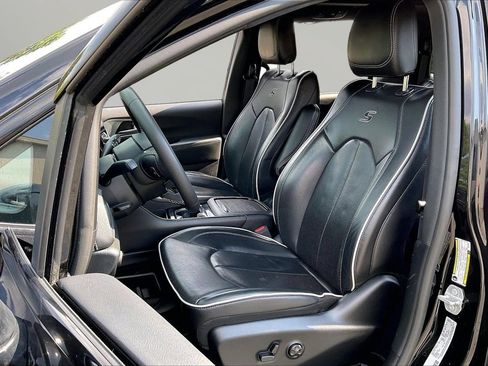 Used 2025 Chrysler Pacifica Limited FWD image 22