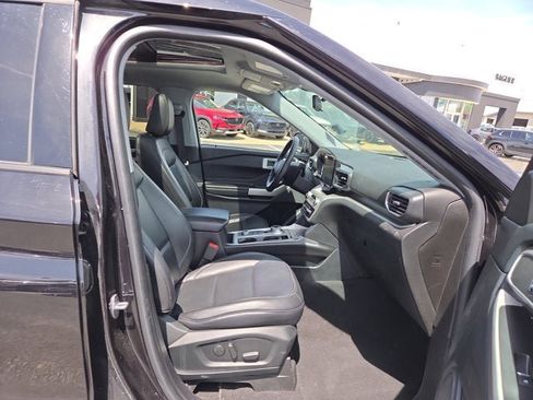 Used 2022 Ford Explorer XLT AWD/4WD image 17